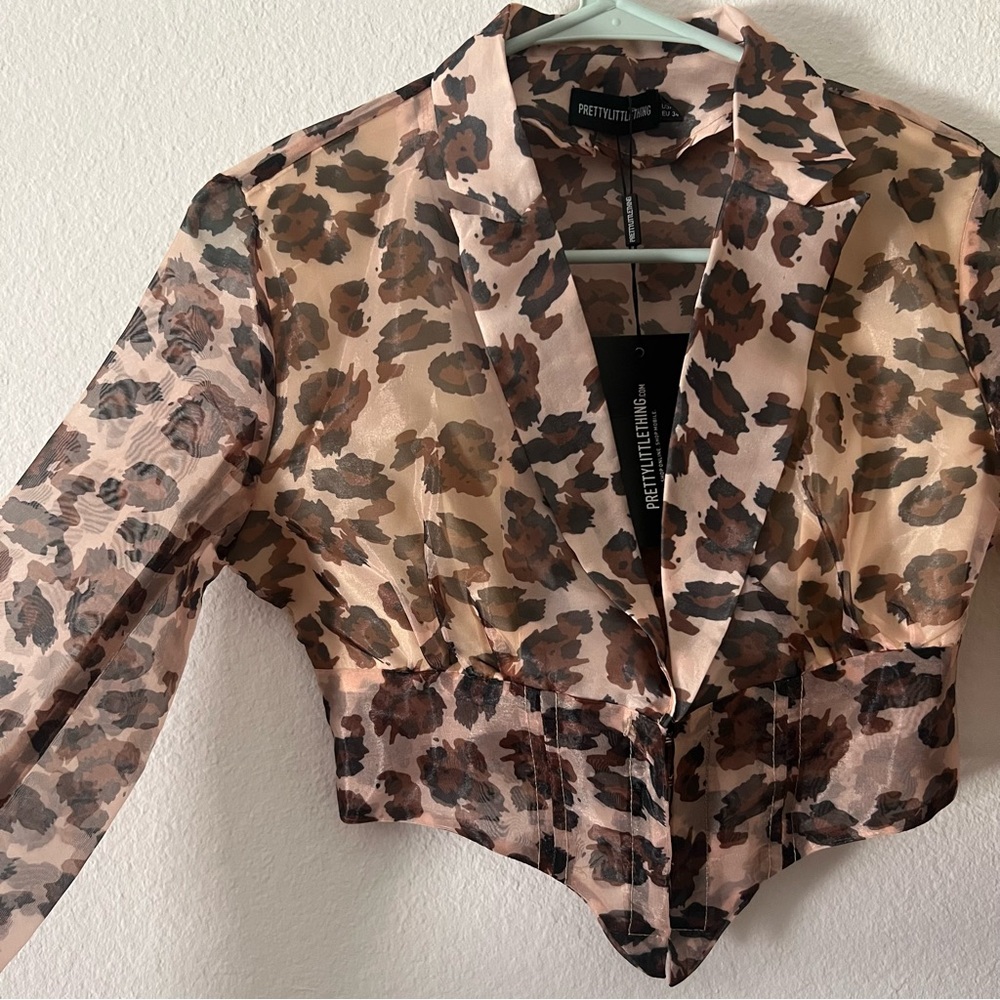 NWT Pretty Little Thing Tan Leopard Sheer Organza Pointed Hem Shirt - Picture 2 of 7